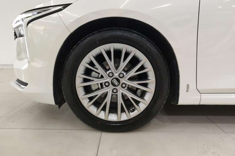 Used Bestune B70 2023 Third Generation 1.5T Automatic Enjoyment Version Left Rear Wheel Hub