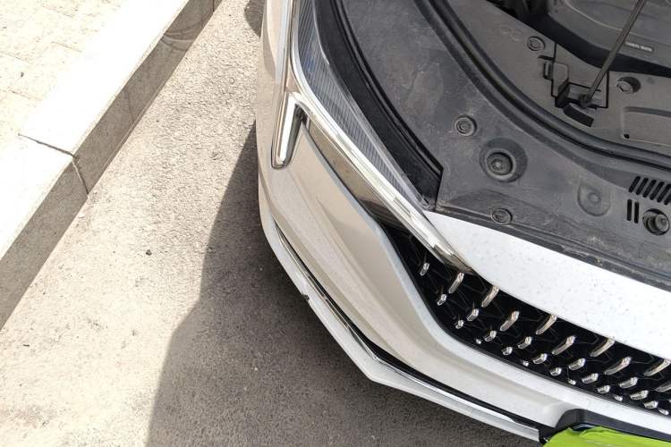 Used Bestune B70 2023 3rd Generation 1.5T Automatic Enjoyment Version 70th Anniversary Edition Right Front Headlight