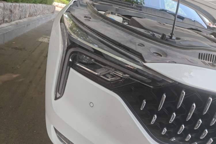 Used Bestune B70 2023 Third Generation 1.5T Automatic Enjoyment Version Right Front Headlight
