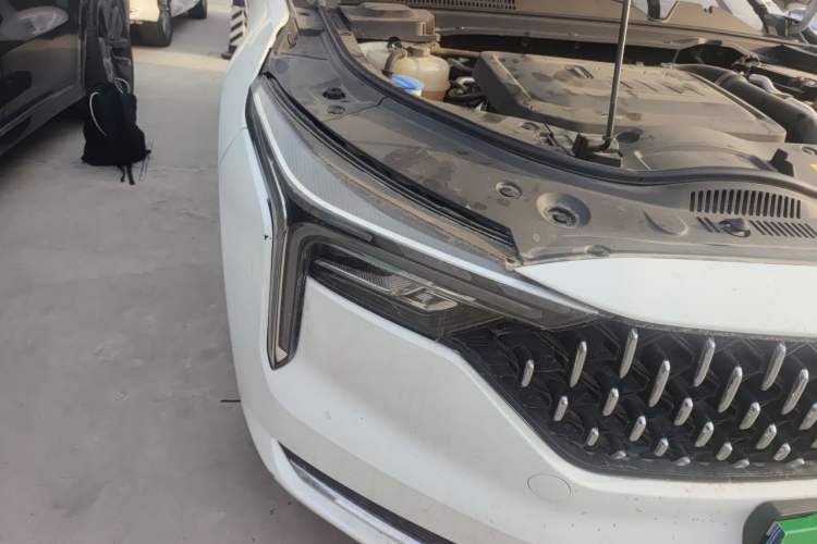 Used Bestune B70 2023 3rd Generation 1.5T Automatic Enjoyment Version 70th Anniversary Edition Right Front Headlight