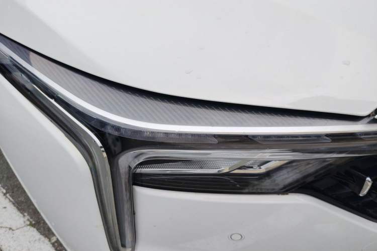 Used Bestune B70 2023 Third Generation 1.5T Automatic Enjoyment Version Right Front Headlight