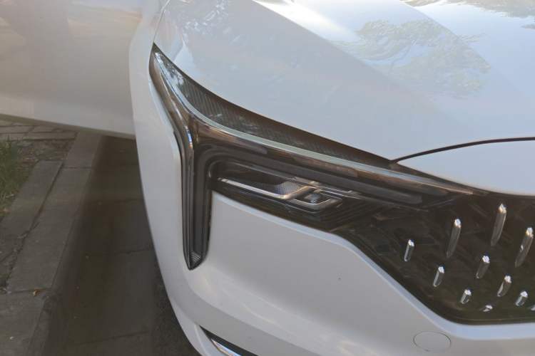 Used Bestune B70 2023 Third Generation 1.5T Automatic Enjoyment Version 70th Anniversary Edition Right Front Headlight
