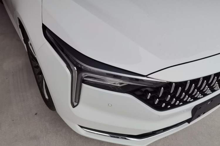 Used Bestune B70 2023 Third Generation 1.5T Automatic Enjoyment Version Right Front Headlight