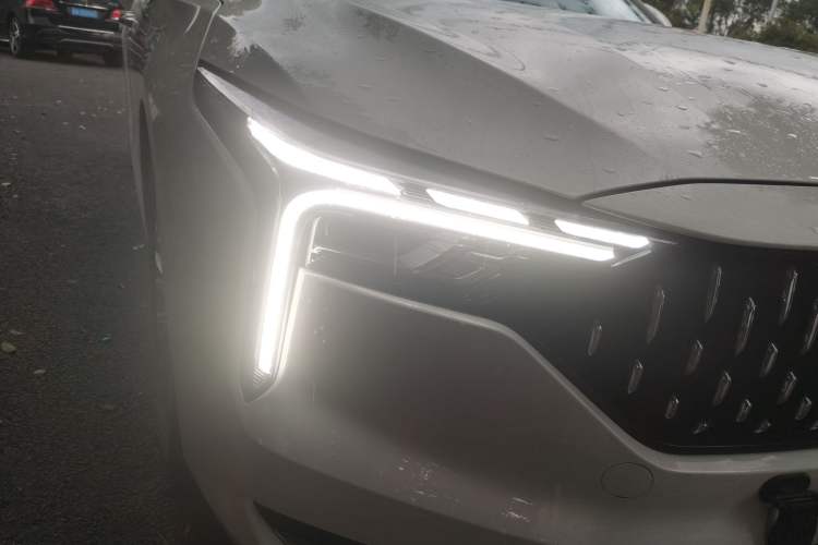 Used Bestune B70 2023 3rd Generation 1.5T Automatic Enjoyment Version 70th Anniversary Edition Right Front Headlight