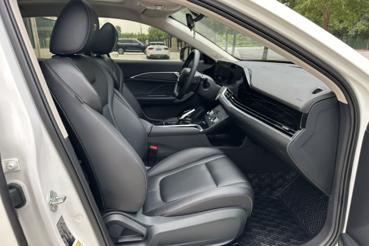 Used Bestune B70 2023 Third Generation 1.5T Automatic Enjoyment Version Right Front Seat