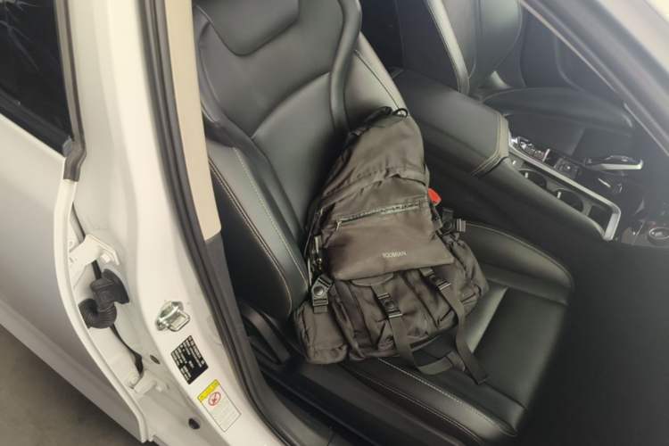 Used Bestune B70 2023 Third Generation 1.5T Automatic Enjoyment Version Right Front Seat