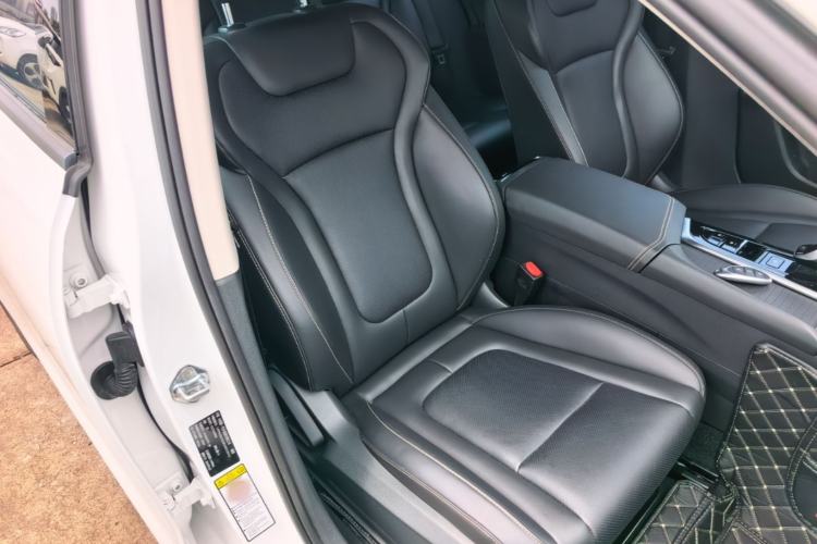 Used Bestune B70 2023 Third Generation 1.5T Automatic Enjoyment Version 70th Anniversary Edition Right Front Seat