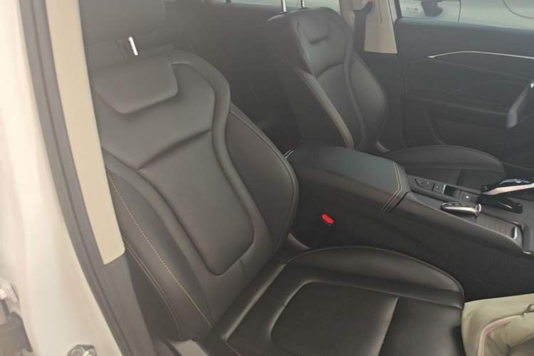 Used Bestune B70 2023 Third Generation 1.5T Automatic Enjoyment Version Right Front Seat