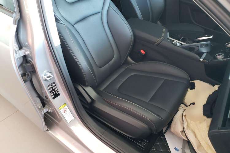 Used Bestune B70 2023 Third Generation 1.5T Automatic Enjoyment Version Right Front Seat