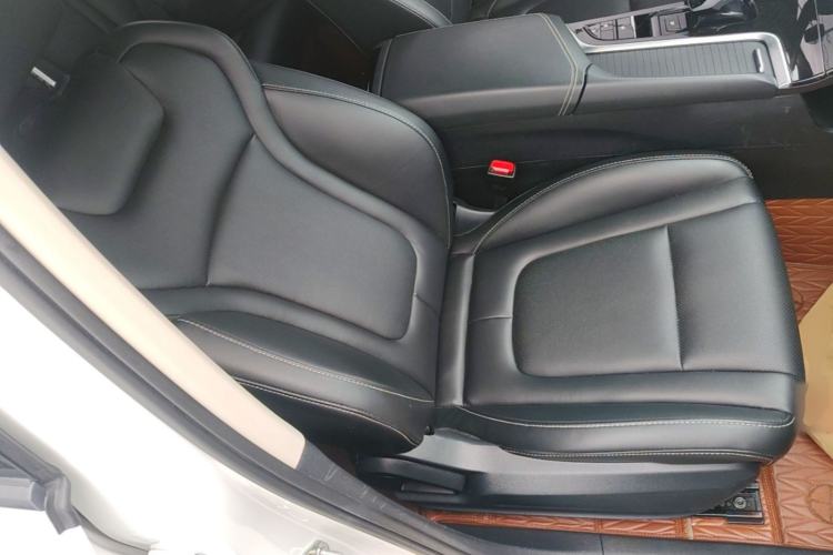 Used Bestune B70 2023 Third Generation 1.5T Automatic Enjoyment Version Right Front Seat
