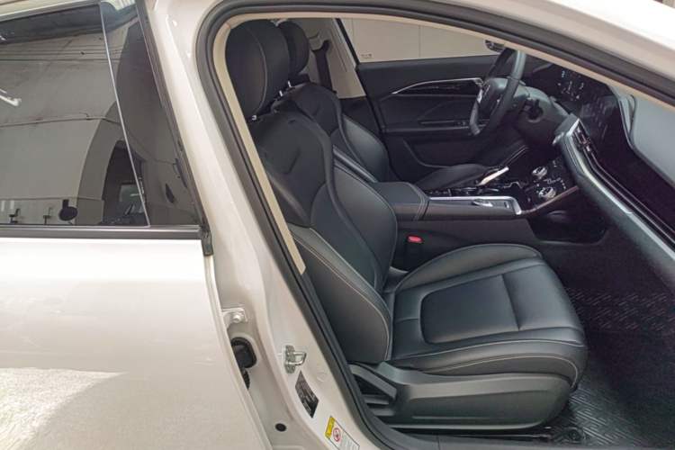 Used Bestune B70 2023 Third Generation 1.5T Automatic Enjoyment Version Right Front Seat