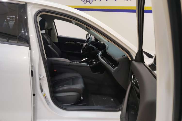 Used Bestune B70 2023 Third Generation 1.5T Automatic Enjoyment Version Right Front Seat