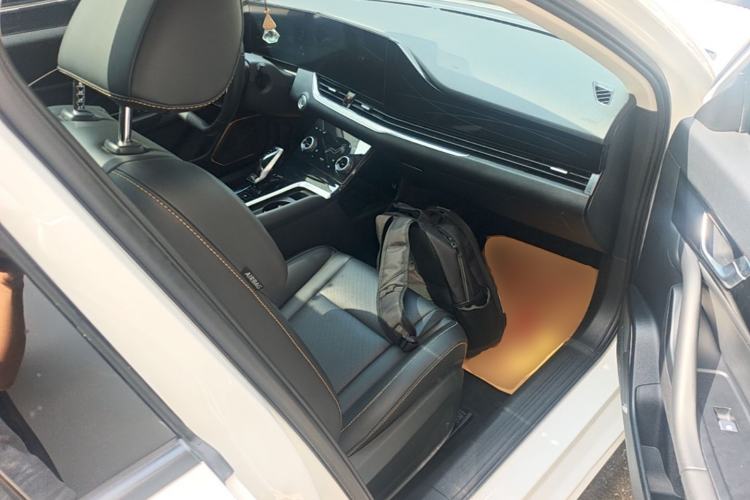 Used Bestune B70 2023 Third Generation 1.5T Automatic Enjoyment Version Right Front Seat