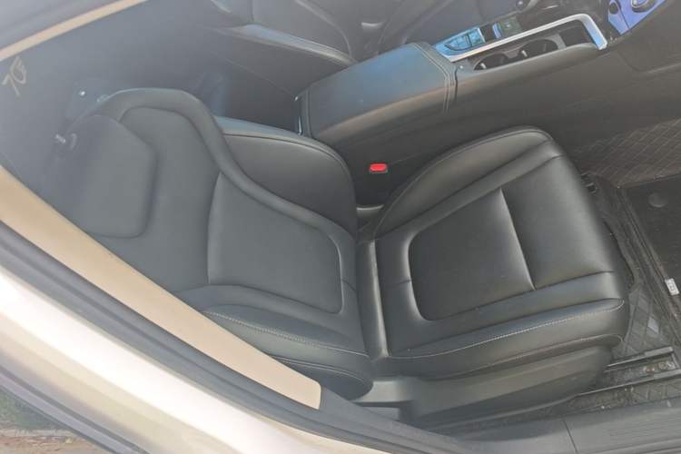 Used Bestune B70 2023 Third Generation 1.5T Automatic Enjoyment Version Right Front Seat