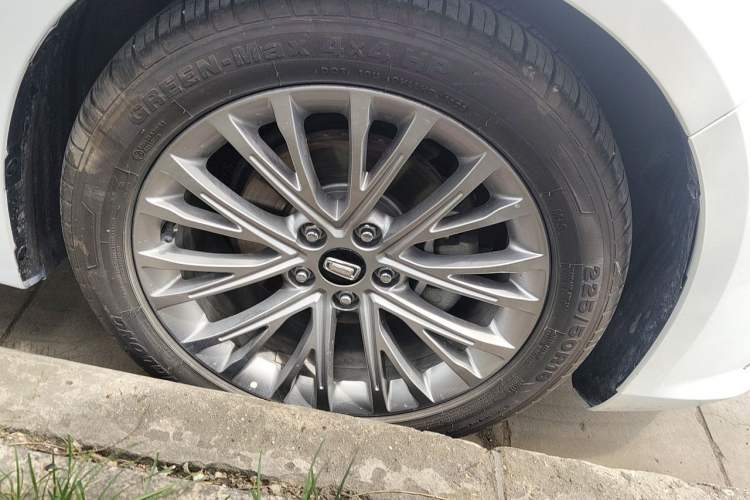 Used Bestune B70 2023 3rd Generation 1.5T Automatic Enjoyment Version 70th Anniversary Edition Right Front Wheel Hub
