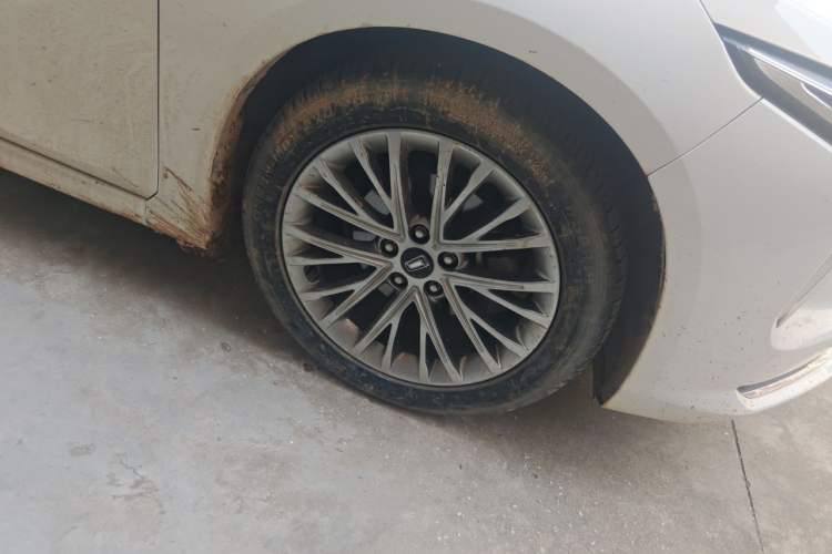 Used Bestune B70 2023 Third Generation 1.5T Automatic Enjoyment Version Right Front Wheel Hub