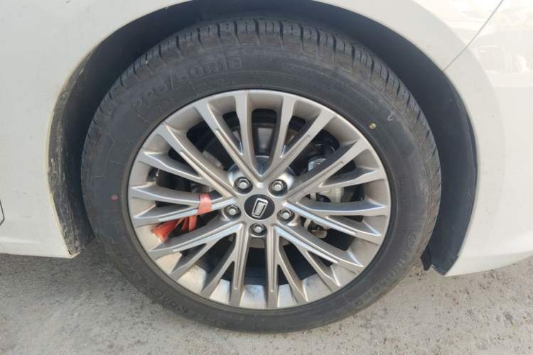 Used Bestune B70 2023 3rd Generation 1.5T Automatic Enjoyment Version 70th Anniversary Edition Right Front Wheel Hub