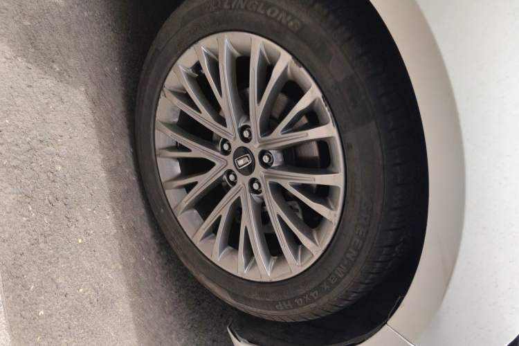 Used Bestune B70 2023 3rd Generation 1.5T Automatic Enjoyment Version 70th Anniversary Edition Right Front Wheel Hub