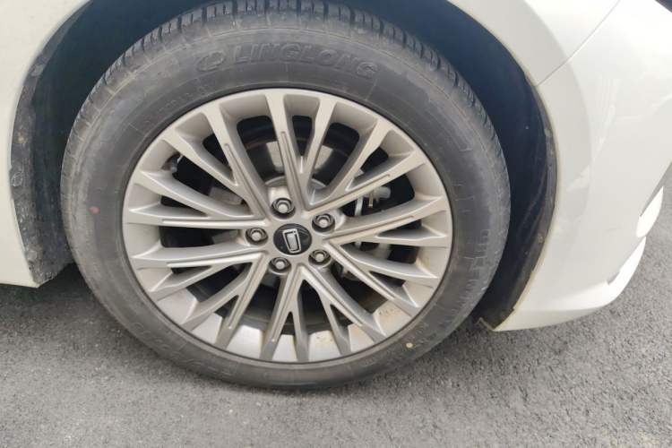 Used Bestune B70 2023 Third Generation 1.5T Automatic Enjoyment Version Right Front Wheel Hub
