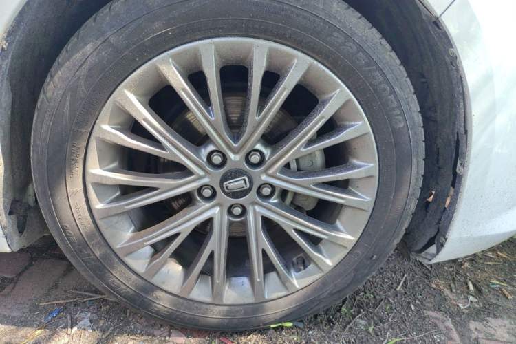 Used Bestune B70 2023 3rd Generation 1.5T Automatic Enjoyment Version 70th Anniversary Edition Right Front Wheel Hub