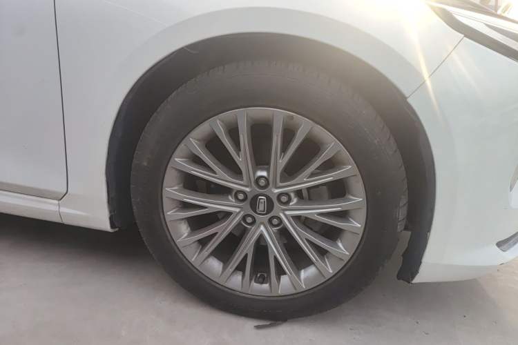 Used Bestune B70 2023 3rd Generation 1.5T Automatic Enjoyment Version 70th Anniversary Edition Right Front Wheel Hub