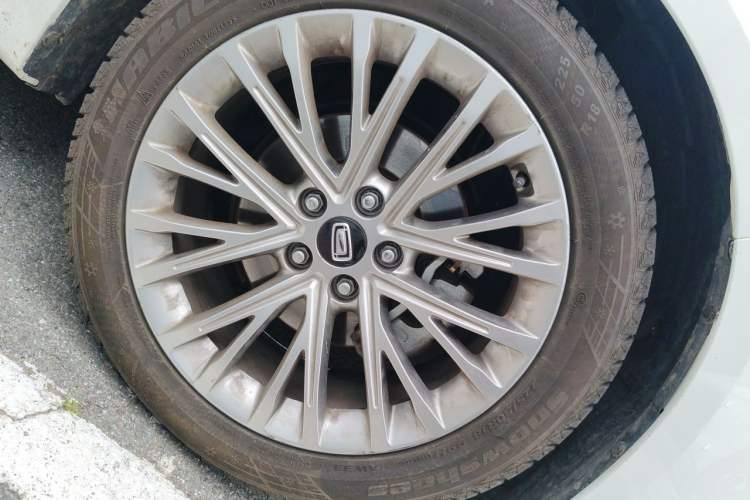 Used Bestune B70 2023 Third Generation 1.5T Automatic Enjoyment Version Right Front Wheel Hub
