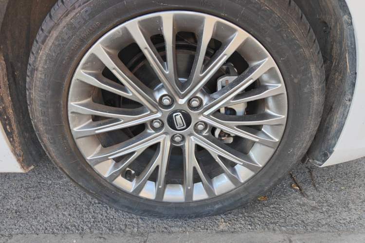 Used Bestune B70 2023 Third Generation 1.5T Automatic Enjoyment Version 70th Anniversary Edition Right Front Wheel Hub