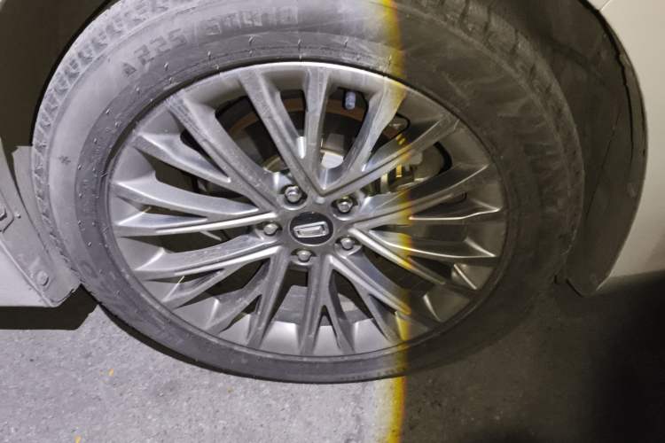 Used Bestune B70 2023 Third Generation 1.5T Automatic Enjoyment Version Right Front Wheel Hub