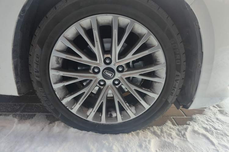 Used Bestune B70 2023 Third Generation 1.5T Automatic Enjoyment Version 70th Anniversary Edition Right Front Wheel Hub