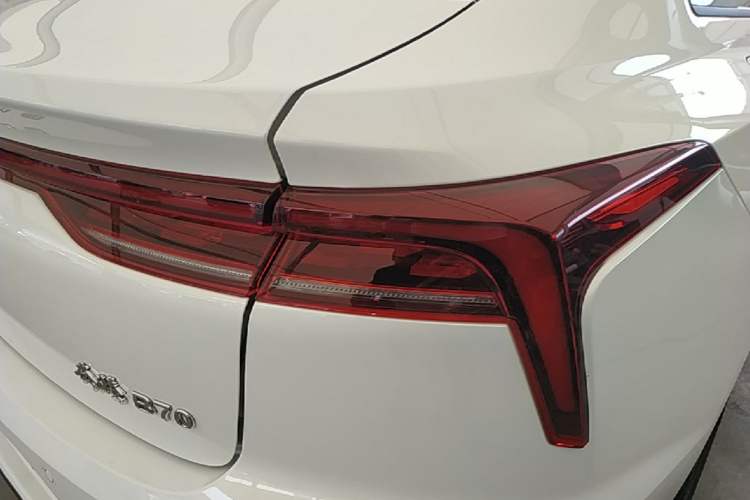 Used Bestune B70 2023 Third Generation 1.5T Automatic Enjoyment Version Right Rear Taillight