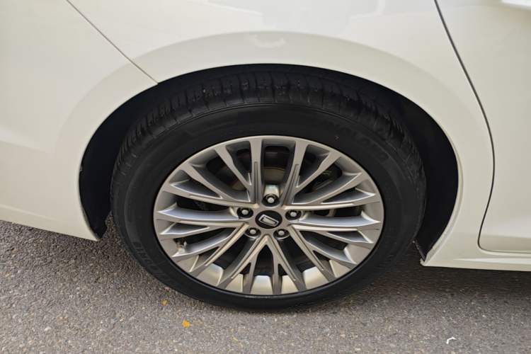 Used Bestune B70 2023 Third Generation 1.5T Automatic Enjoyment Version Right Rear Wheel Hub