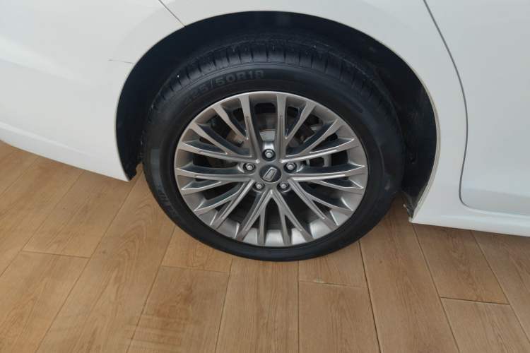 Used Bestune B70 2023 3rd Generation 1.5T Automatic Enjoyment Version 70th Anniversary Edition Right Rear Wheel Hub