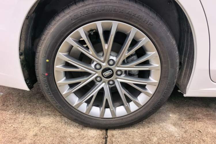 Used Bestune B70 2023 Third Generation 1.5T Automatic Enjoyment Version 70th Anniversary Edition Right Rear Wheel Hub