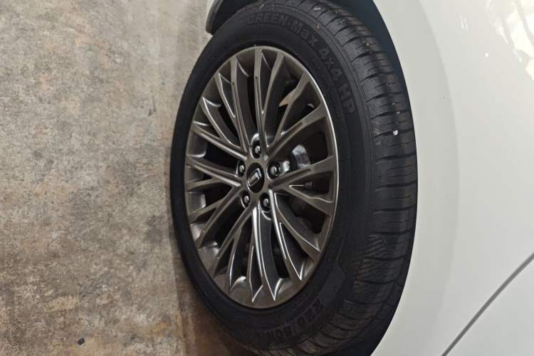 Used Bestune B70 2023 Third Generation 1.5T Automatic Enjoyment Version Right Rear Wheel Hub