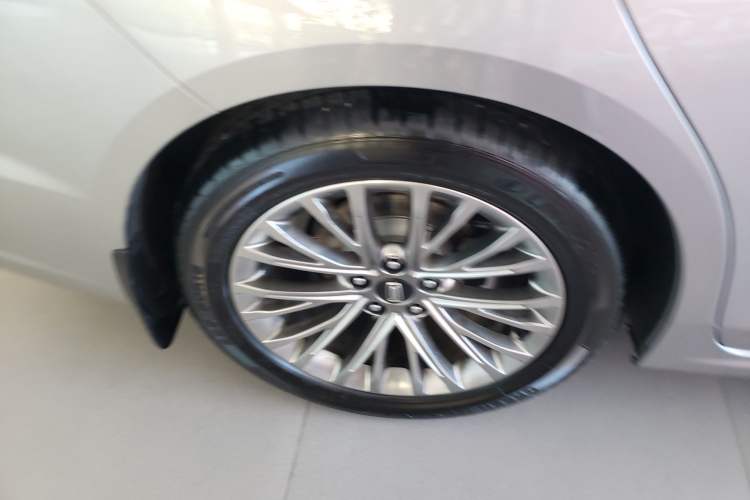 Used Bestune B70 2023 Third Generation 1.5T Automatic Enjoyment Version Right Rear Wheel Hub