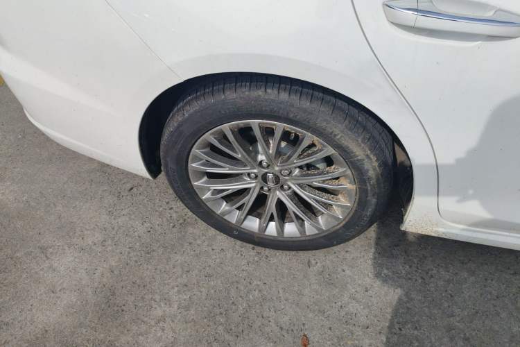 Used Bestune B70 2023 Third Generation 1.5T Automatic Enjoyment Version 70th Anniversary Edition Right Rear Wheel Hub