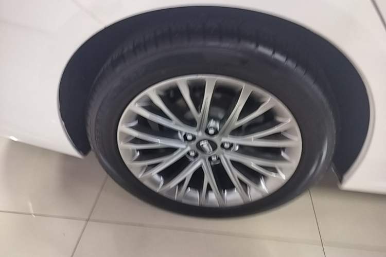 Used Bestune B70 2023 Third Generation 1.5T Automatic Enjoyment Version Right Rear Wheel Hub