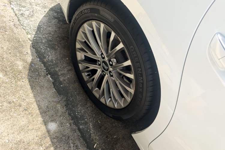 Used Bestune B70 2023 Third Generation 1.5T Automatic Enjoyment Version Right Rear Wheel Hub