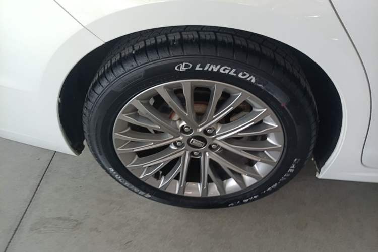 Used Bestune B70 2023 Third Generation 1.5T Automatic Enjoyment Version Right Rear Wheel Hub