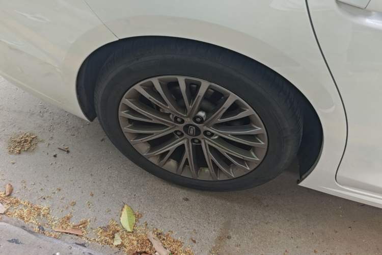 Used Bestune B70 2023 Third Generation 1.5T Automatic Enjoyment Version Right Rear Wheel Hub