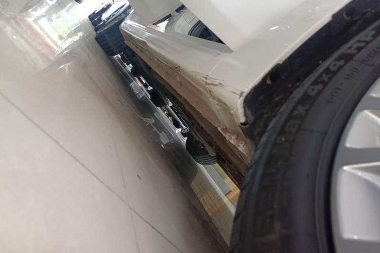 Used Bestune B70 2023 Third Generation 1.5T Automatic Enjoyment Version 70th Anniversary Edition Right Side Sill