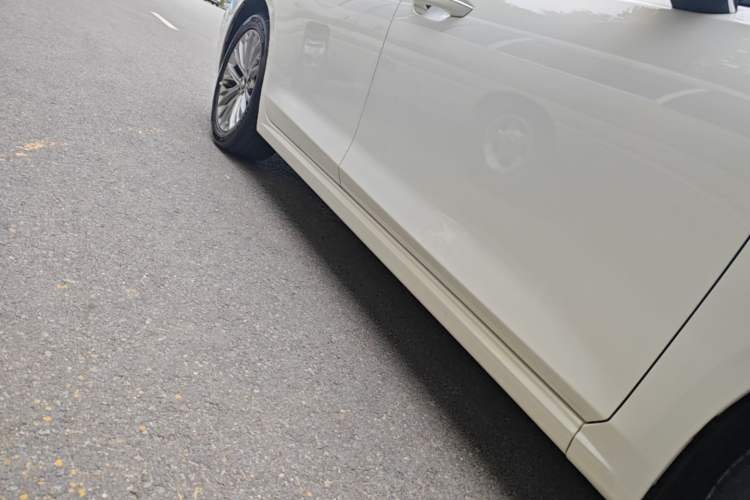 Used Bestune B70 2023 Third Generation 1.5T Automatic Enjoyment Version Right Side Sill