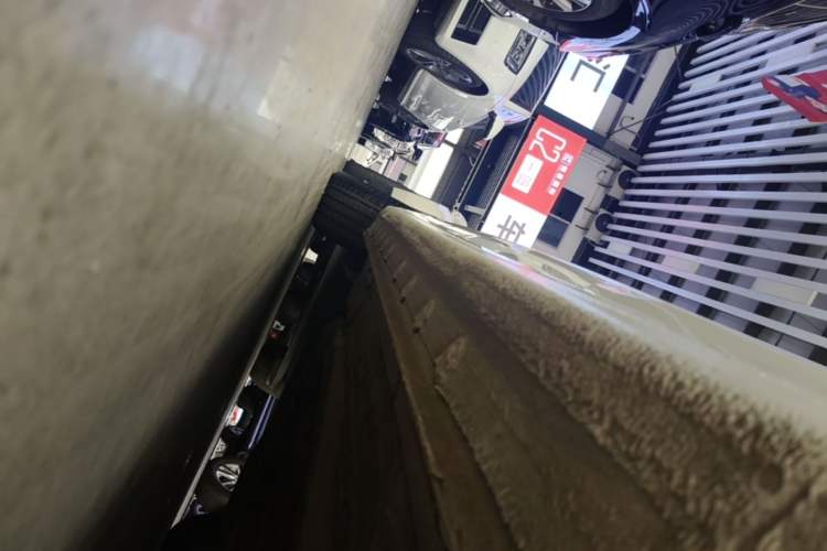Used Bestune B70 2023 Third Generation 1.5T Automatic Enjoyment Version Right Side Sill