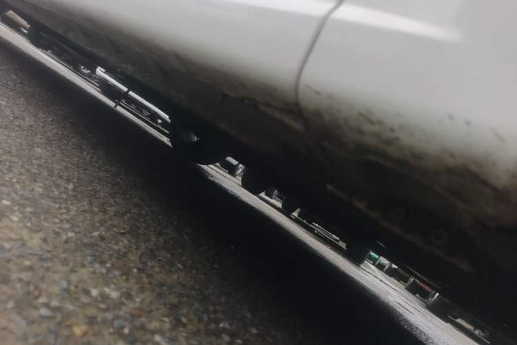 Used Bestune B70 2023 3rd Generation 1.5T Automatic Enjoyment Version 70th Anniversary Edition Right Side Sill