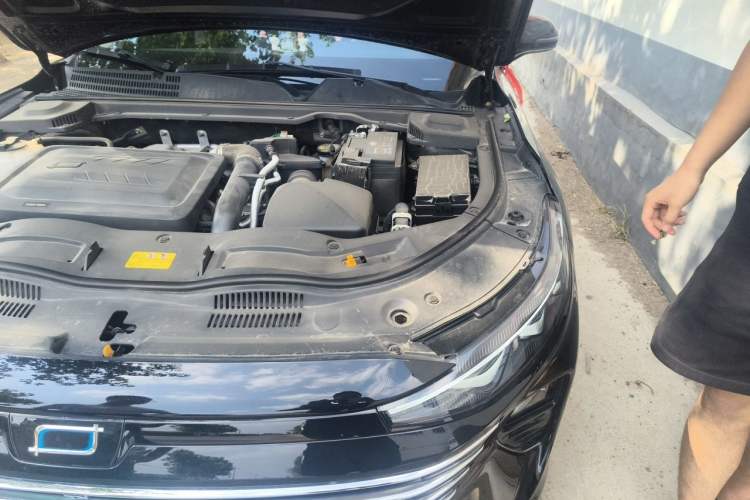 Used Bestune B70 2024 Dragon Edition 1.5T Leading Model Engine Bay Left