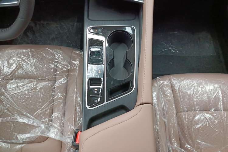 Used Bestune B70 2024 Dragon Edition 1.5T Leading Model Gear Lever