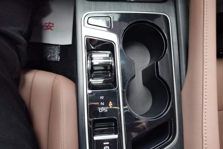 Used Bestune B70 2024 Dragon Edition 1.5T Leading Model Gear Lever