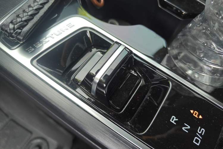 Used Bestune B70 2024 Dragon Edition 1.5T Leading Model Gear Lever