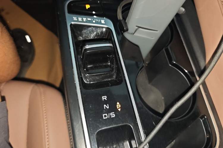 Used Bestune B70 2024 Dragon Edition 1.5T Leading Model Gear Lever