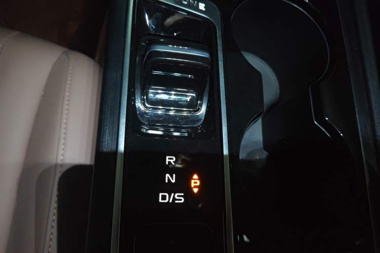 Used Bestune B70 2024 Dragon Edition 1.5T Leading Model Gear Lever